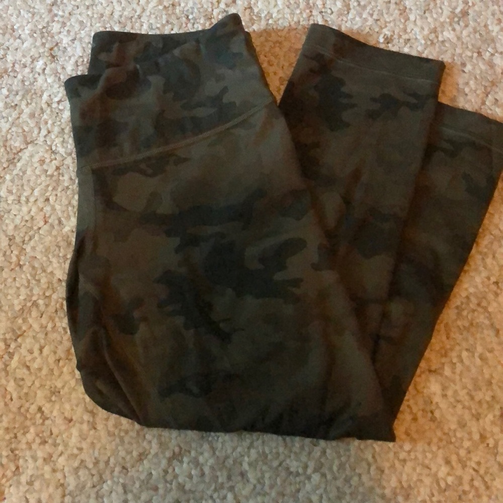 Cropped Camo lulu lemon leggings